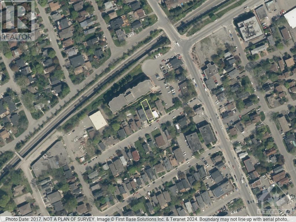 357 Wilmont Avenue, Ottawa, Ontario  K2A 0B2 - Photo 2 - 1386526